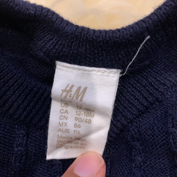 H&M Navy Blue Sweater Vest in 12-18M with Front Detail - Picture 3 of 4